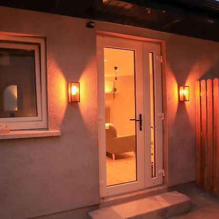 Modern Studio Apartment In Cashel คาเชล ภายนอก รูปภาพ
