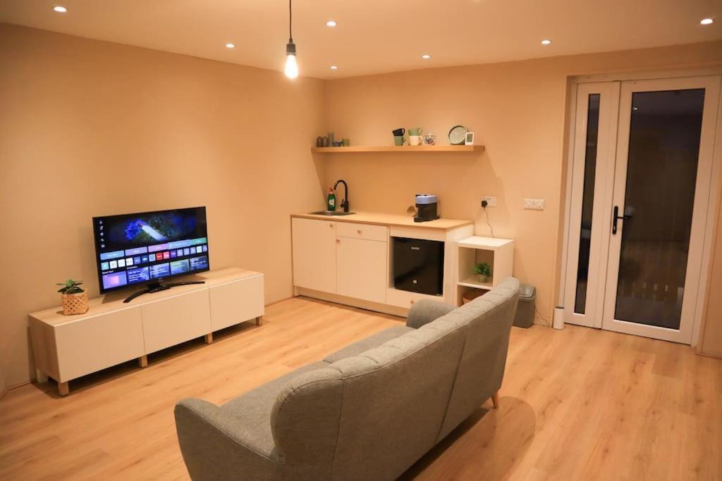 Modern Studio Apartment In Cashel คาเชล ภายนอก รูปภาพ